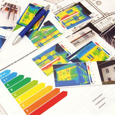 Wärmebildkamera Aufnahmen eines Hauses und Energieausweis