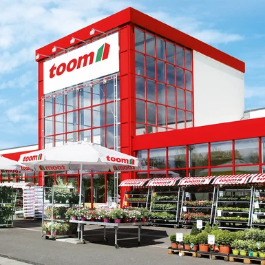 Baumarkt mit Gartenabteilung und bepflanztem Außenbereich