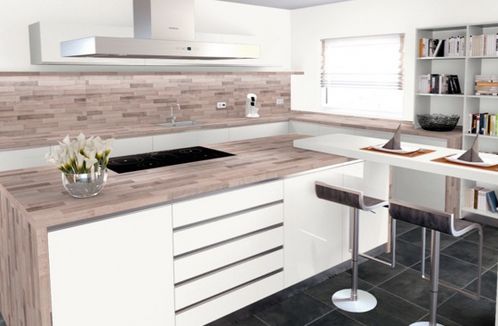 Moderne Küche mit Kochinsel